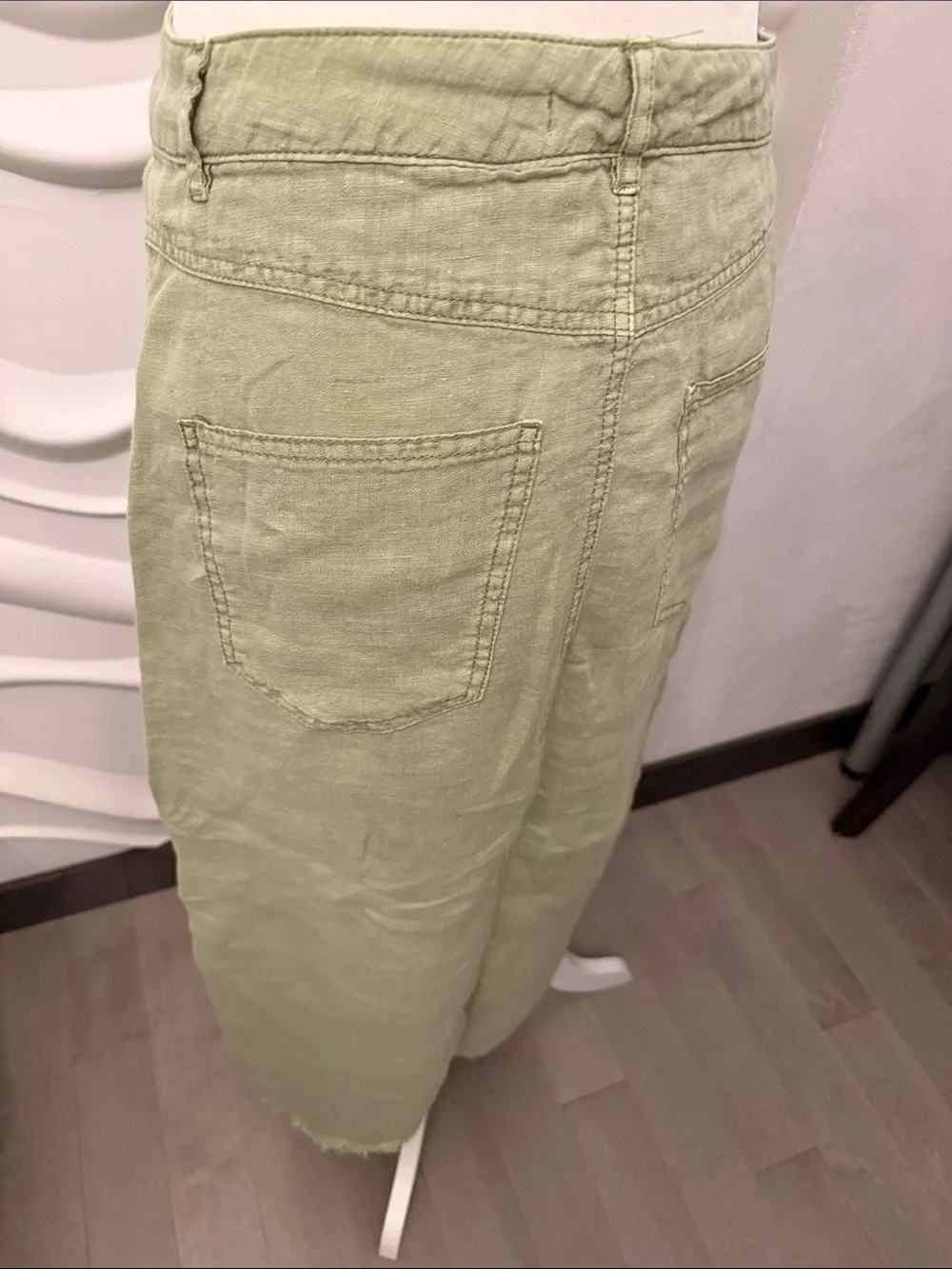 Zara Light Sage Green Button-Down Linen Midi Skirt - Picture 2 of 4
